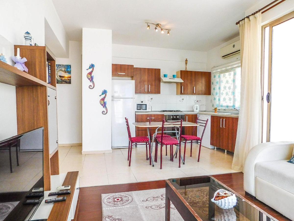 Rix Apartments Кирения Екстериор снимка