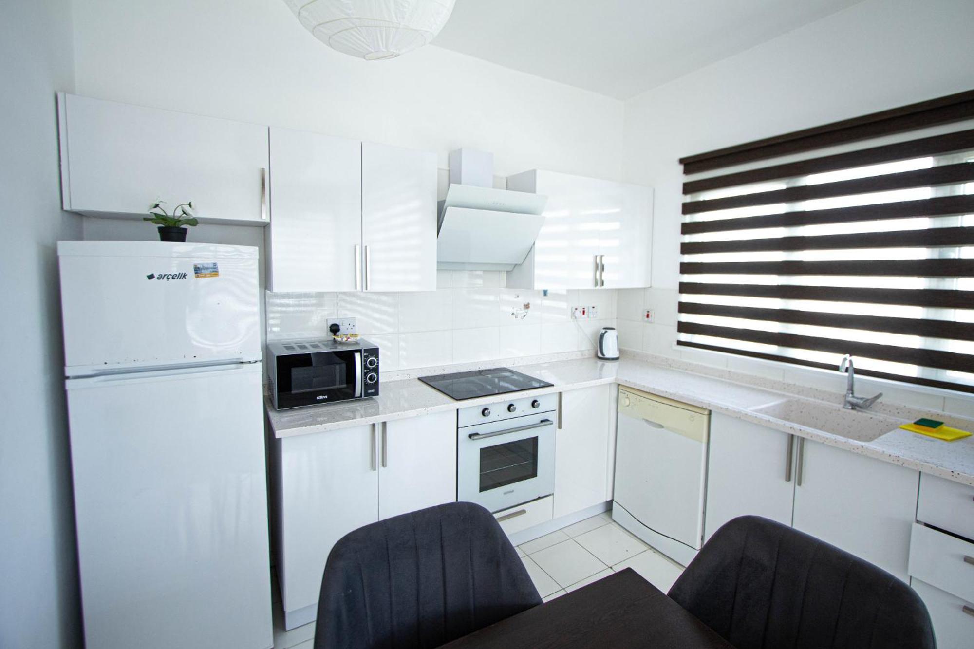 Rix Apartments Кирения Екстериор снимка