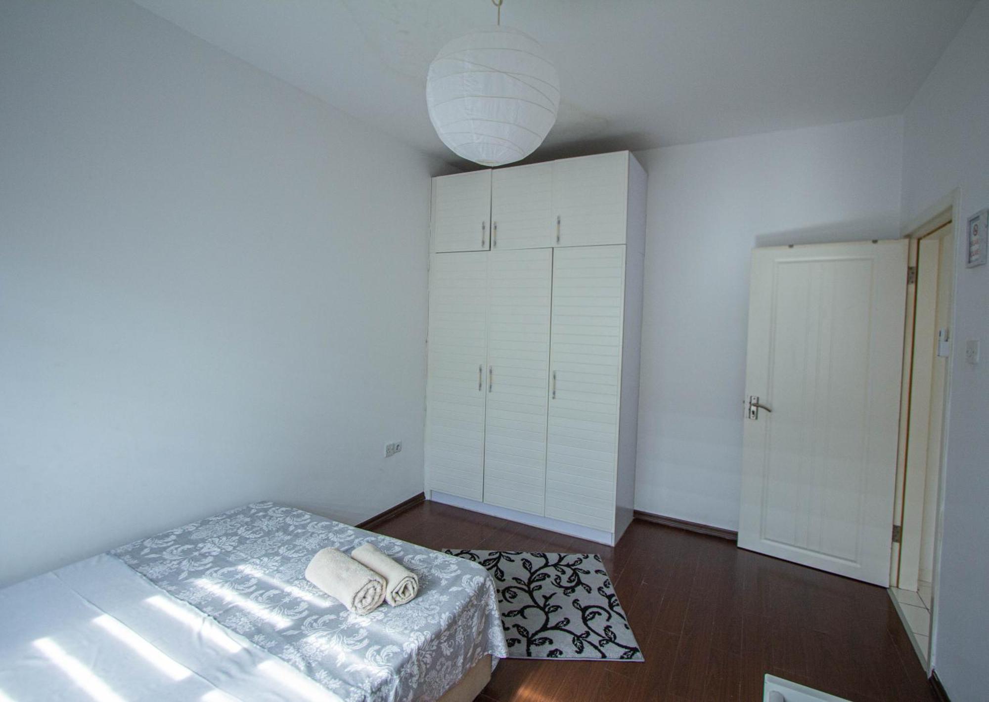 Rix Apartments Кирения Екстериор снимка