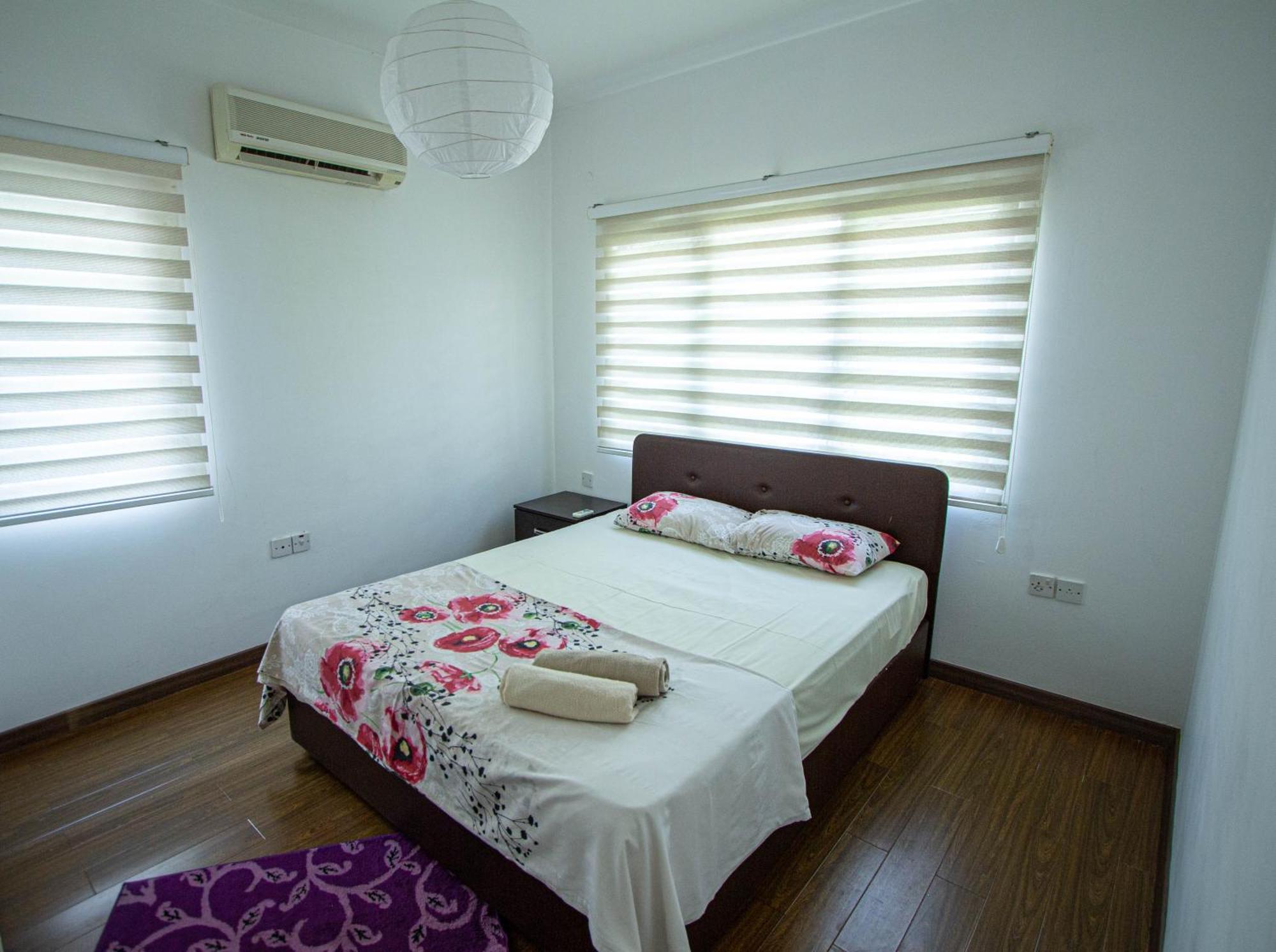 Rix Apartments Кирения Екстериор снимка