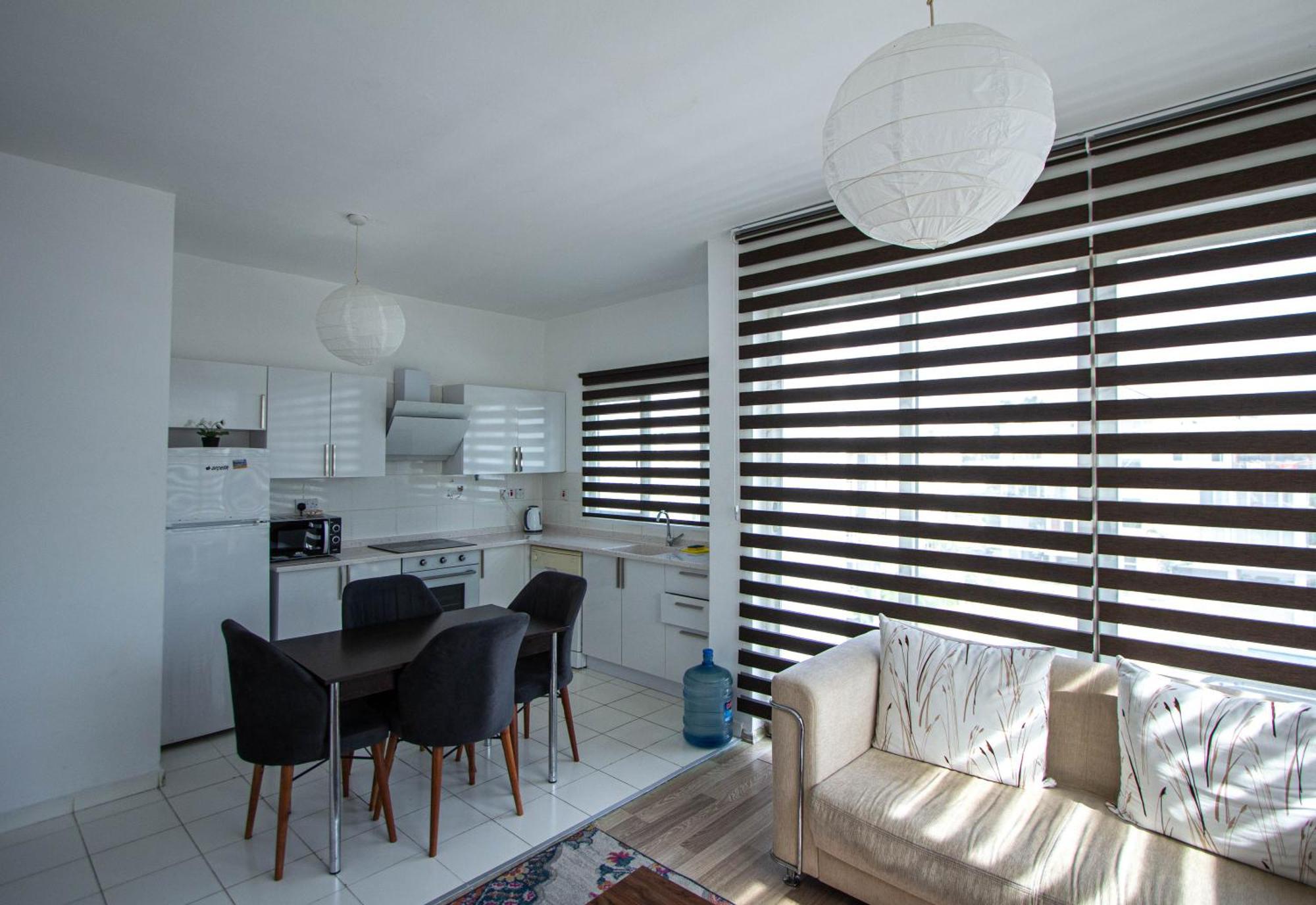 Rix Apartments Кирения Екстериор снимка