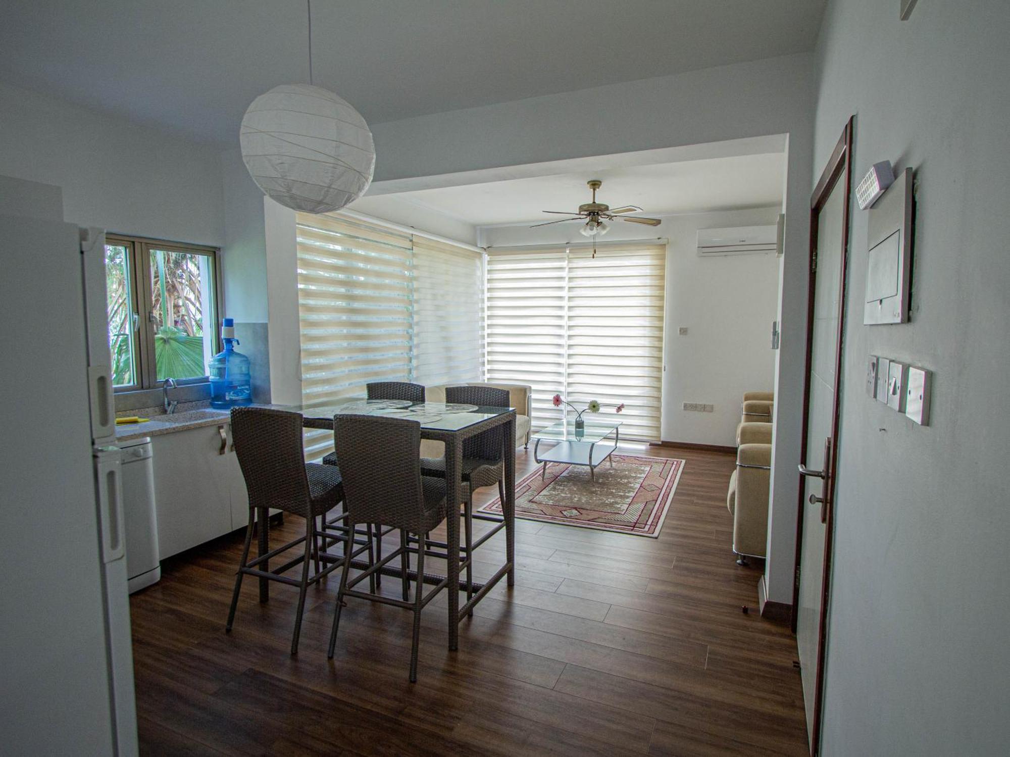 Rix Apartments Кирения Екстериор снимка