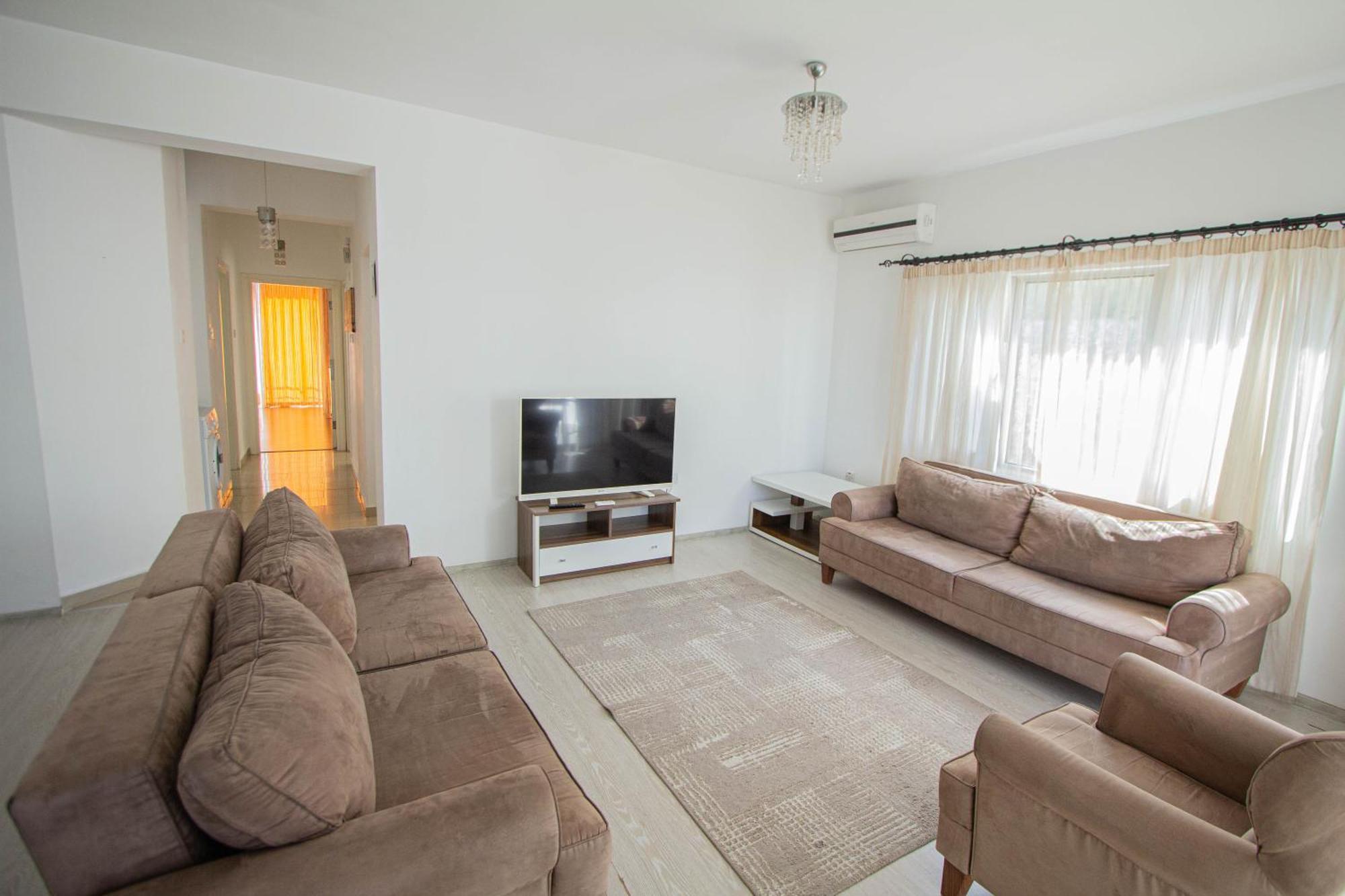 Rix Apartments Кирения Екстериор снимка