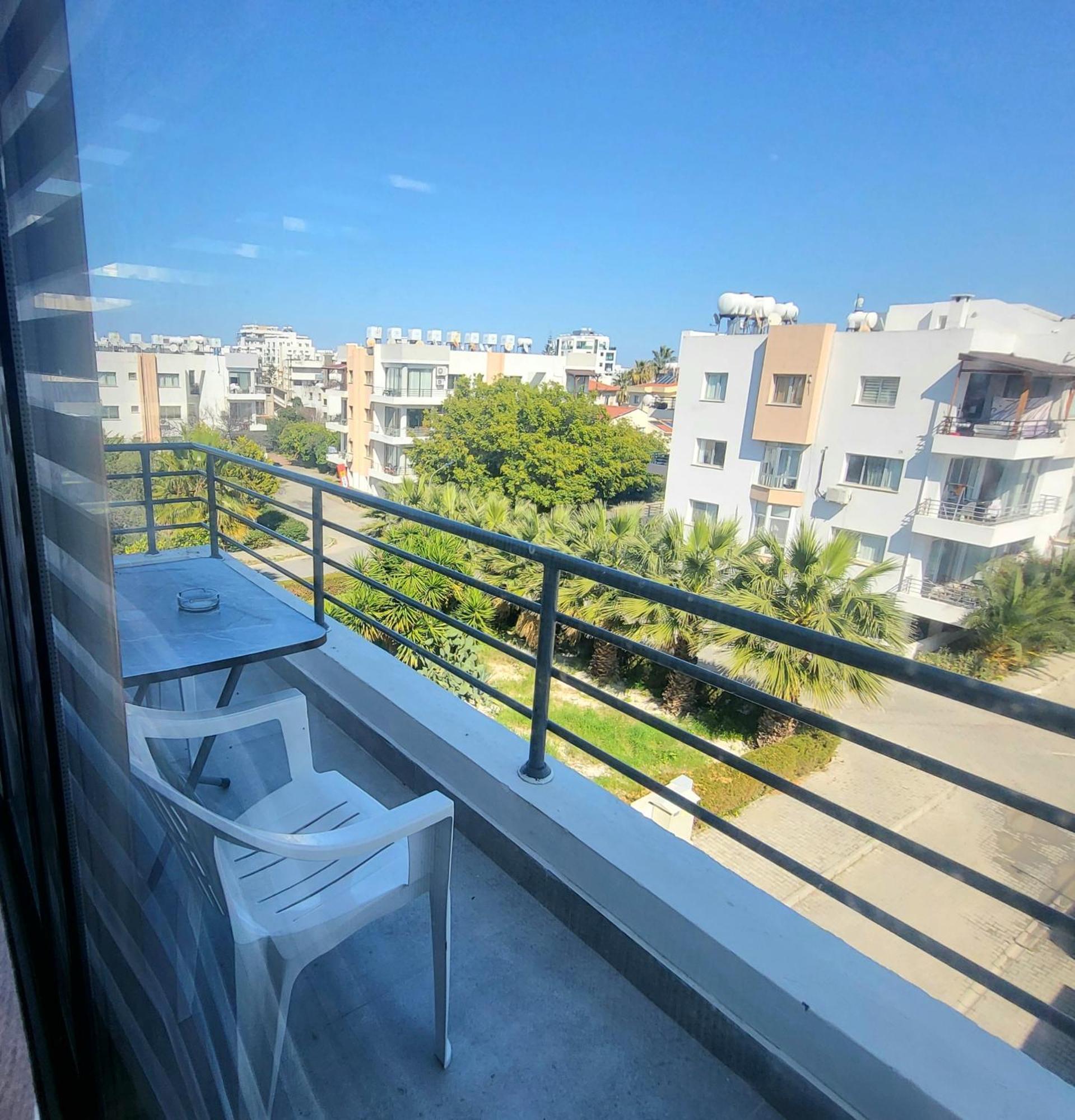 Rix Apartments Кирения Екстериор снимка