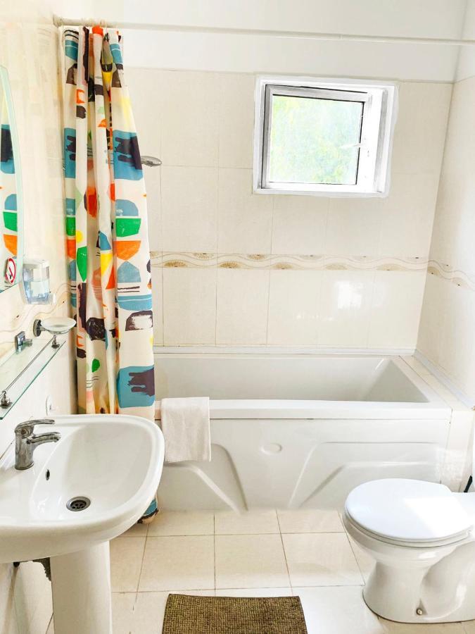 Rix Apartments Кирения Екстериор снимка