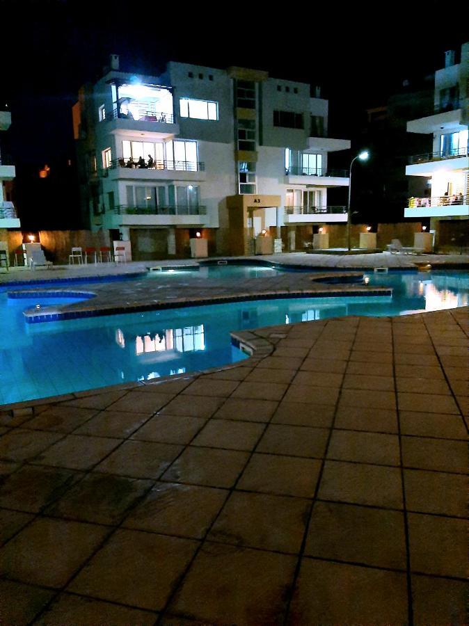 Rix Apartments Кирения Екстериор снимка